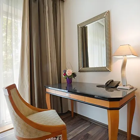 Hotel Avalon Garni 4*