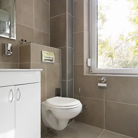 Hotel Avalon Garni 4*