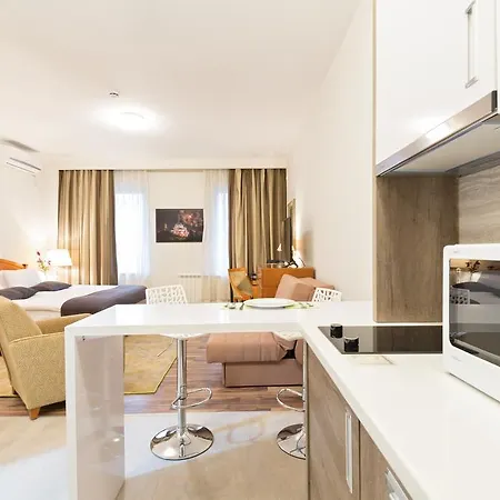 Avalon Garni Hotel 4*