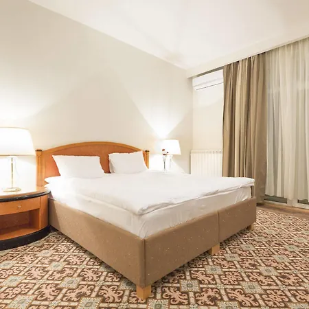 Avalon Garni Hotel 4*