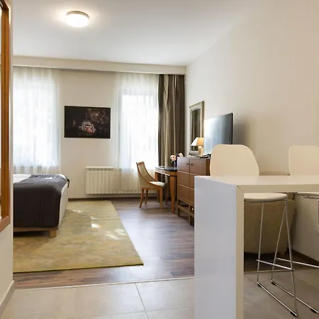 Hotel Avalon Garni 4*