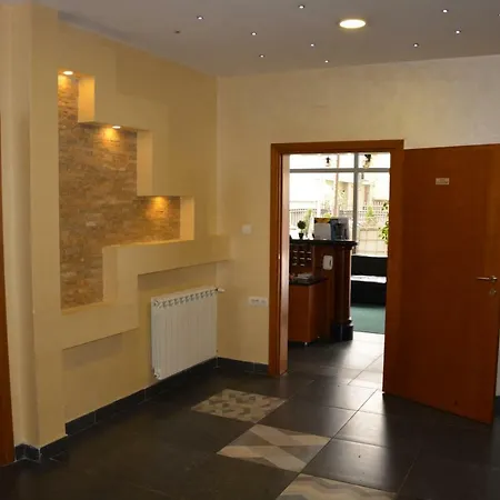 Avalon Garni Hotel